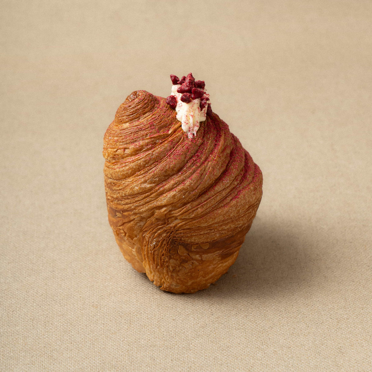 Cruffin de queso y frambuesa